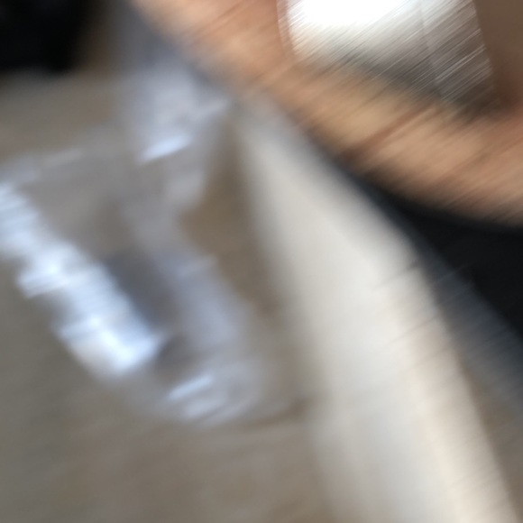 VINCE CAMUTO SANDALS - Picture 11 of 11